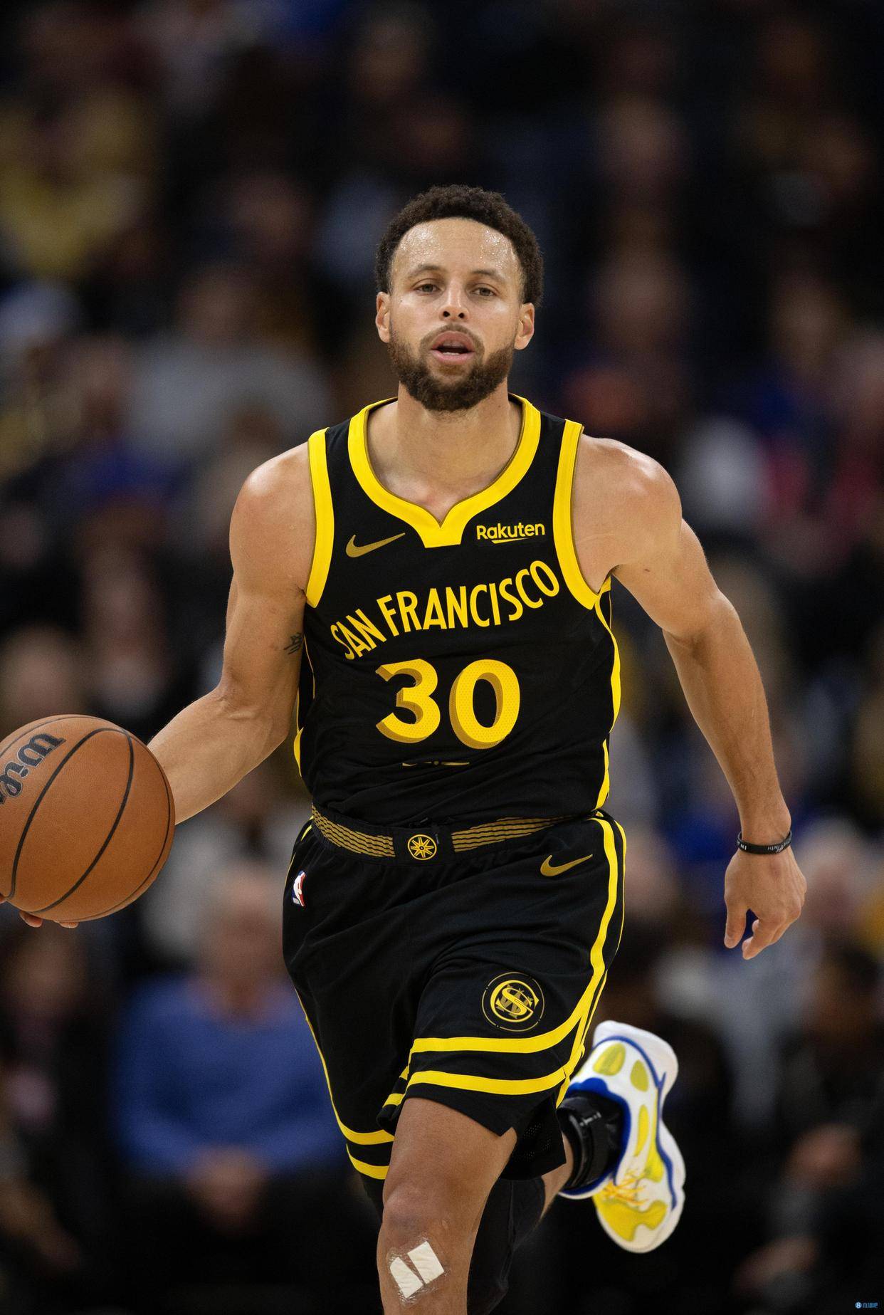 法甲战报：南野拓实一击制胜，十人摩纳哥1-0险胜巴黎（法甲快讯：南野拓实打入制胜球，十人摩纳哥1-0力克巴黎圣日耳曼）