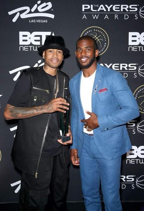 继续削减成本，邮报：曼联提前终止位于伦敦的办公楼10年租约（为缩减支出，邮报称曼联已提前终止其伦敦办公楼十年期租约）