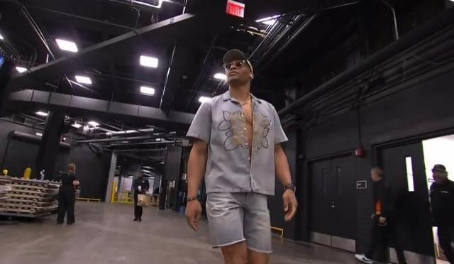 博主：下赛季无缘英博的拉布亚德今日回到基地，将参与训练（博主称：无缘下赛季英博的拉布亚德今返基地参加训练）