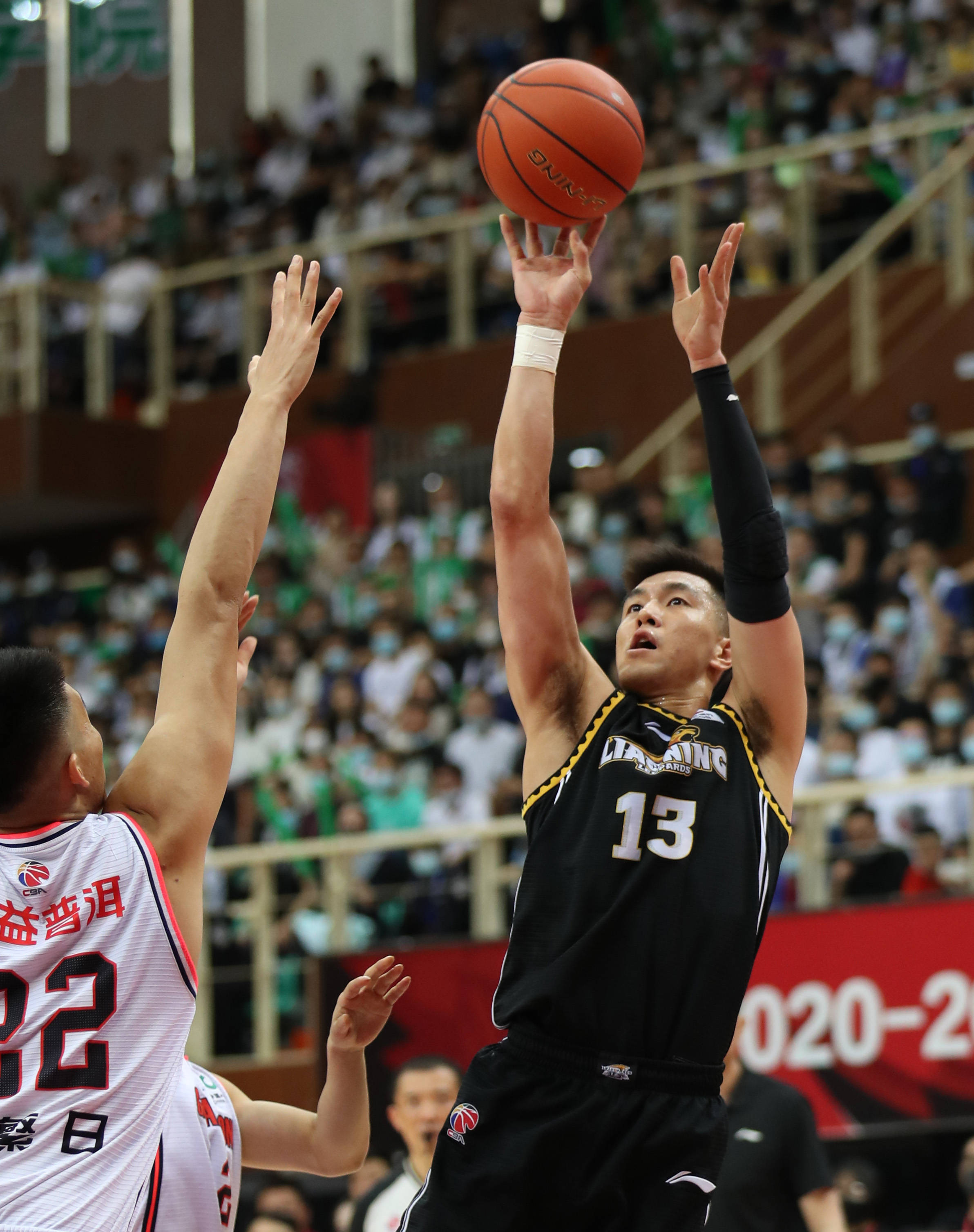 拜仁连续18场联赛每场都至少进两球，距德甲纪录只差两场（拜仁联赛已连18场至少攻入两球，距德甲纪录仅差两场）