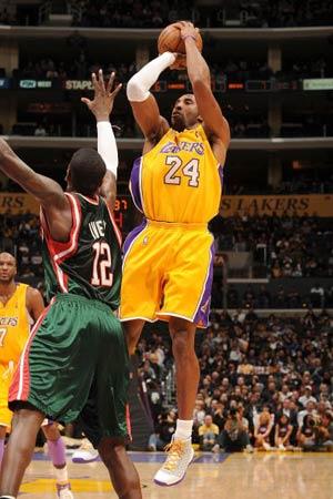 TA跟队：布莱顿19岁前锋齐马斯十字韧带撕裂，赛季报销（TA记者跟队：布莱顿19岁新星齐马斯十字韧带撕裂，本赛季报销）