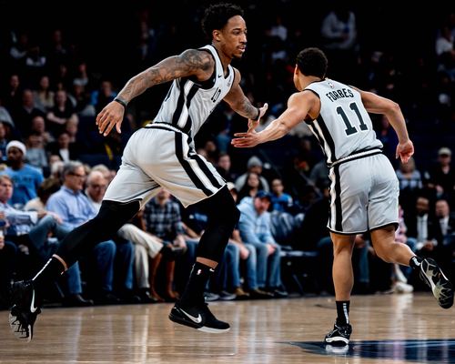 斯帕莱蒂：弗拉霍维奇会缺阵两三个月；我们要赢而且踢得漂亮（斯帕莱蒂：弗拉霍维奇将伤停两到三个月，我们要取胜且踢得精彩）